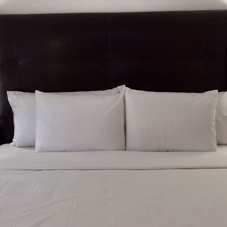 Carriage House Hotel Hamden Bagian luar foto