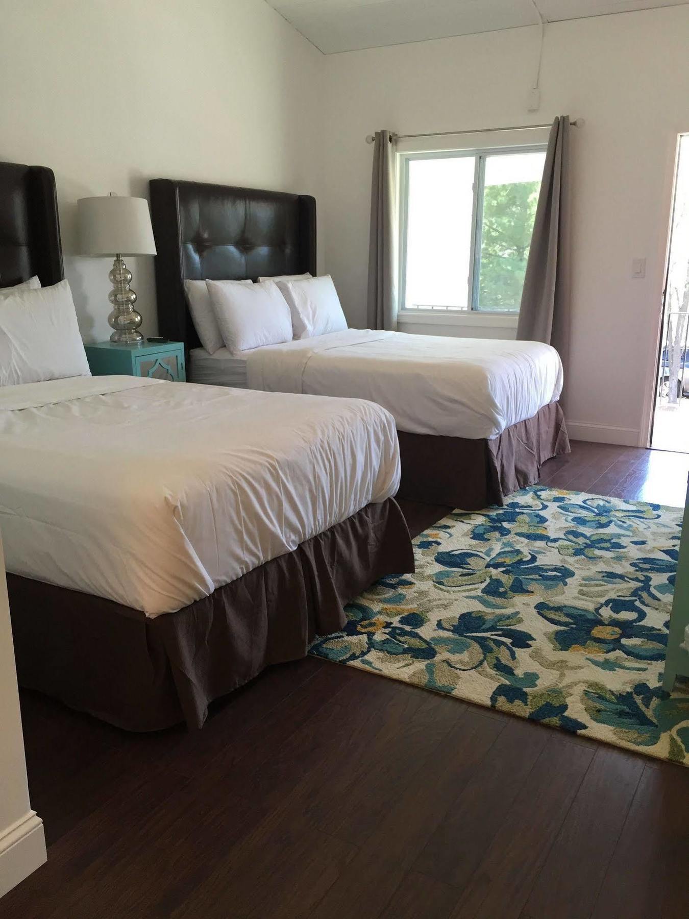 Carriage House Hotel Hamden Bagian luar foto